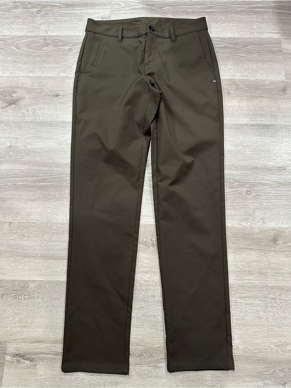 B55 NWOT Vuori V427 Cascade Tech Chino Pant Mens 28x30 Stretch Dark Brown
